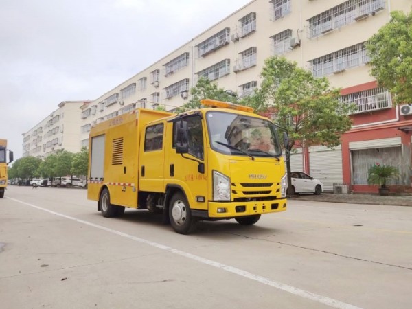 Isuzu 4X2 flood control and rescue vehicle