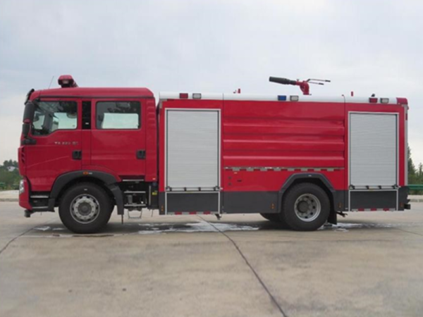 Sinotruk T5G 8 ton water tank fire truck