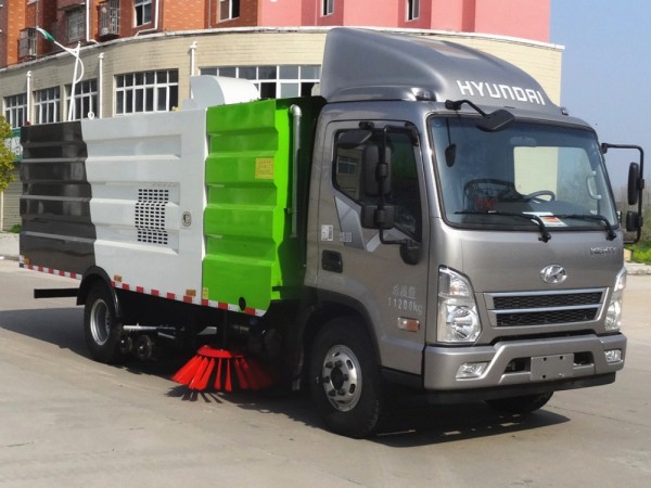 Hyundai Shengtu 4X2 cleaning and sweeping truck