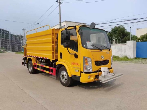 Yuejin 4X2 Road Maintenance Vehicle