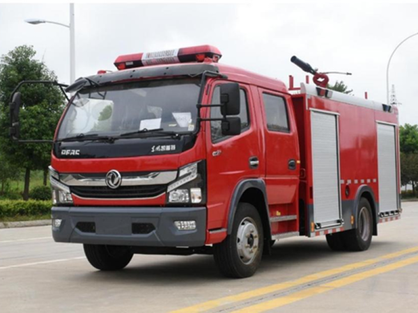 4X2 Dongfeng 5 ton water tank fire truck