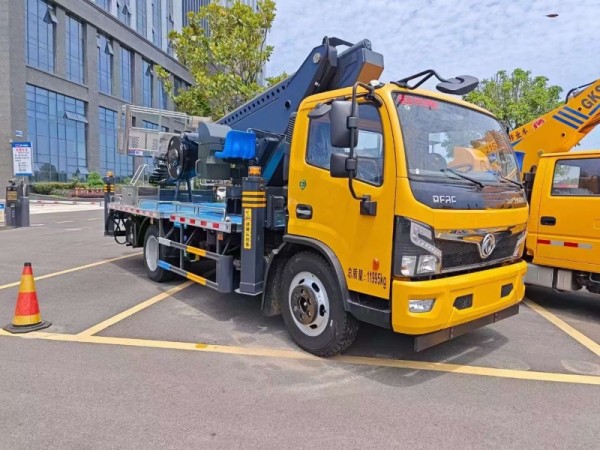 Dongfeng F8 4X2 45m aerial work vehicle