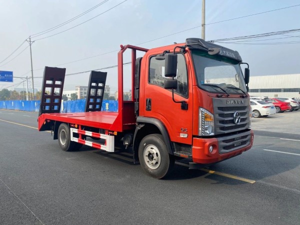 Dayun G6 4X2 flatbed transport vehicle