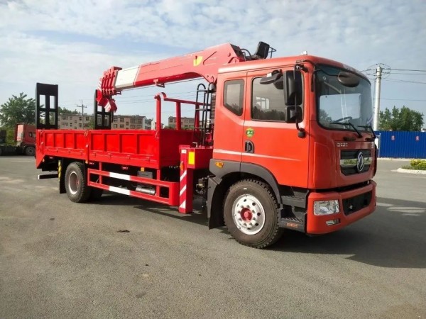 Dongfeng D9 4X2 truck mounted 8-ton crane with ladder