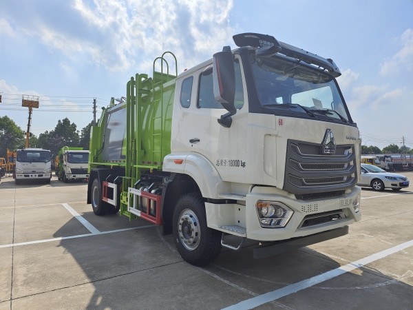 Sinotruk HOWO 15m³ Multifunctional Kitchen Waste Truck