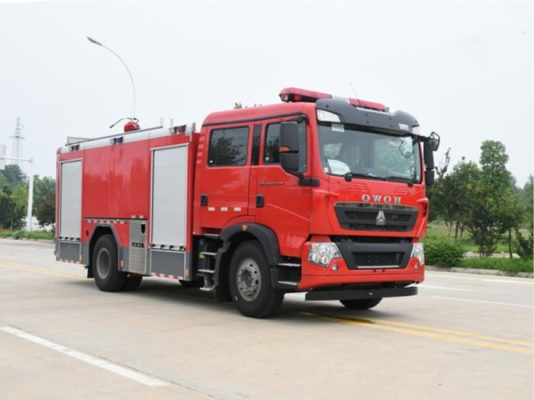 Sinotruk HOWO 8 ton foam water tank fire truck