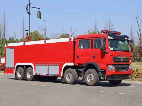 Sinotruk HOWO 25 ton water tank fire truck