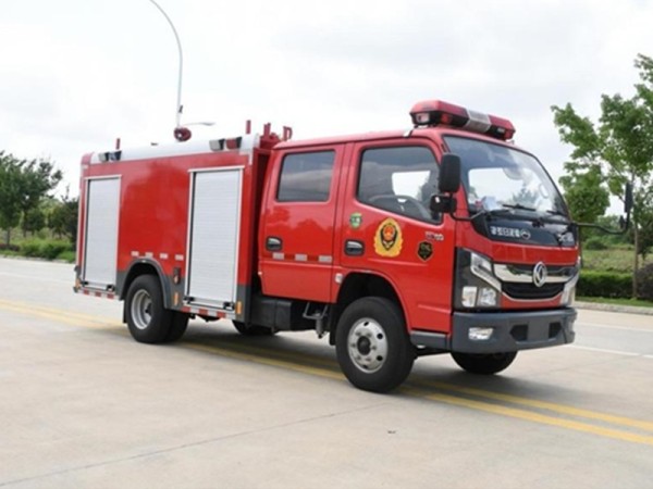 Dongfeng D6 2.5 ton water tank fire truck