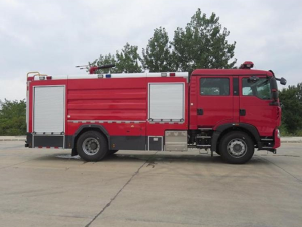 Sinotruk T5G 8 ton water tank fire truck