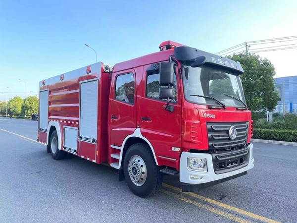 Dongfeng 4X2 8 ton foam fire truck