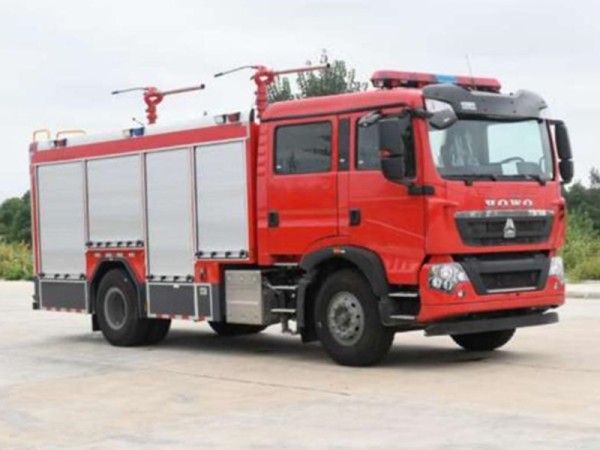 Howo 4X2 dry powder foam combined fire truck